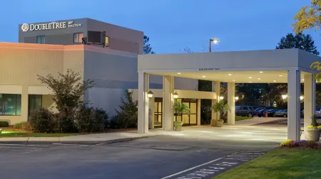 DoubleTree by Hilton Hotel Boston - Milford