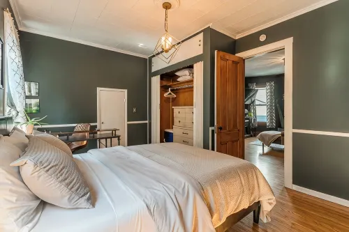 Stylish 3 Bedroom W/ AC ❄️, Mesh WiFi 🛜, Billiards 🎱 table, Games🎯🎮,parking - 3-Star
