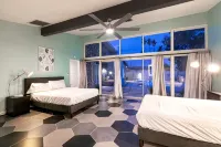 4Bd, Charming Mid-Century Home! 1.4mi to Convention Center, Mins to Strip! Pool! - Bungalows