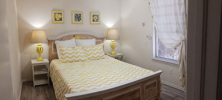 Charming 3-bedroom farm to table home Hotels in Edmond