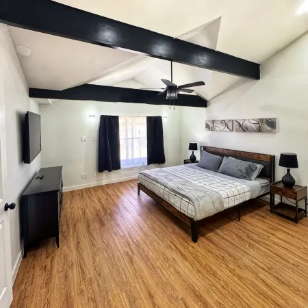 Spacious & Game room in Irving 15 min to Airport& downtown Dallas