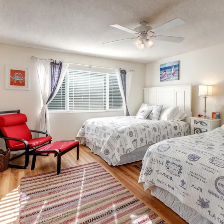 La Jolla Shores 'Ocean Breeze Getaway', large patio, partial ocean view,sunsets