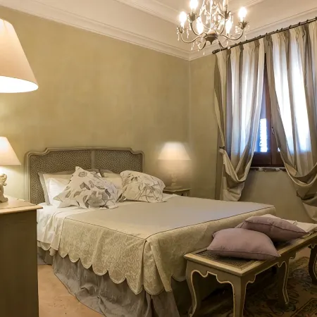 Luxury villa/ Private Heated Pool / Private Garden