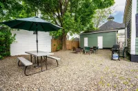 The Downtown Den - King Bed, Dog Friendly, Fire Pit, Parking, Family Friendly - 3-Star