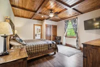 Luxury Lodge Sleeps 26 Comfortably at Sapphire Valley Resort - Wifi