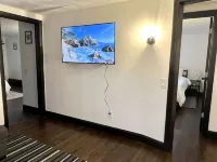 Hot Tub & Cloud Ceiling House - Wi-Fi