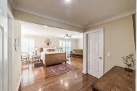 Smith Lake ,Off I65,Sleeps 25, Rocket Fiber Internet!  Deep Water, Pets Ok. - balcony
