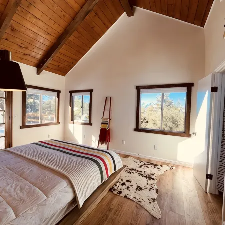 Secluded 1 acre Mountain Home - Hot Tub, 3 Decks & Direct National Forest Access