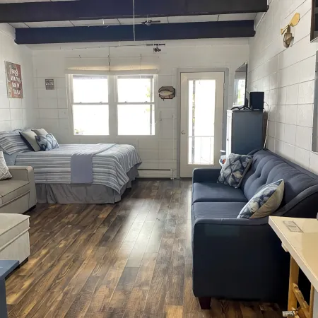 Charming Lakefront Studio Condo