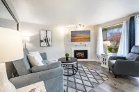Summer Getaway in Birch Bay w/ Pool • Hot Tub • 107 - 4-Star