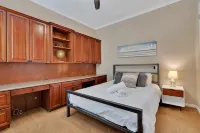Near Coachella Festival, 5min walk 2 BNP Paribas, pool spa, 7bdrm, mountain view - 4-Star