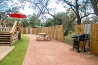 Texas Hill Country views at The Oval House on the Owl Spring Ranch near Boerne - ブティック