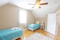 Mountain Views & Tranquil Surroundings.  Hot Tub! - Mountain view