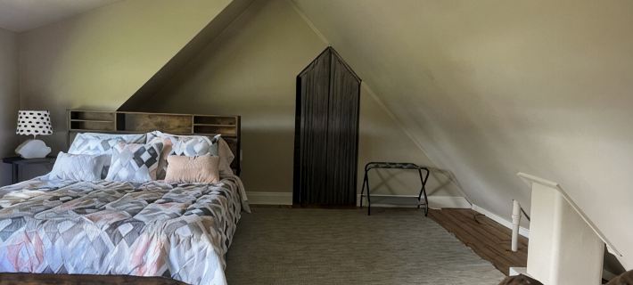 Looking for a getaway? This is the perfect cottage for you.  Pet friendly! Hotels in Schenectady County