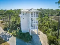 * Gorgeous Bay Views, 2 Incredible Community Pools, Pet Friendly, Sleeps 1 - Beach