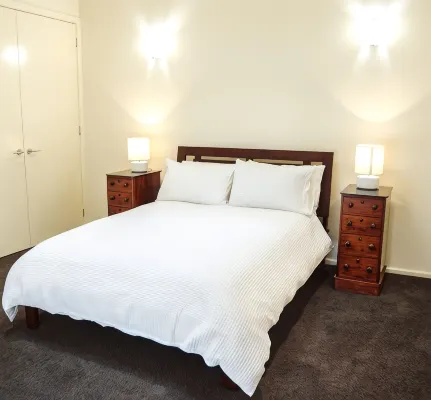 Spacious, modern apartment right in the Bendigo CBD - อ่างจากุชชี่