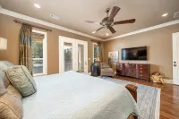The Palms at Chesswood - Luxury, Pool, & Dock! - 5 estrellas