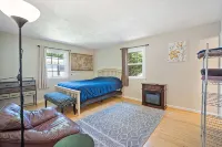 Comfortable & Spacious 5BD/3BA - Walk to State College HS and 5 min Uber to PSU - Wifi