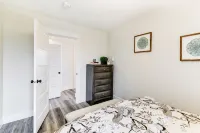 The Pine House: Unit A (near 6th Ave, UPS, UW, and Point Ruston) - Balkoner