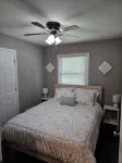 Modern 3BD/2BA near U of I with a large master suite! - 3 ดาว