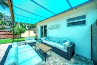 Pool+Bikes+BBQ! Tropical Getaway & Close To Beach! - Boutique
