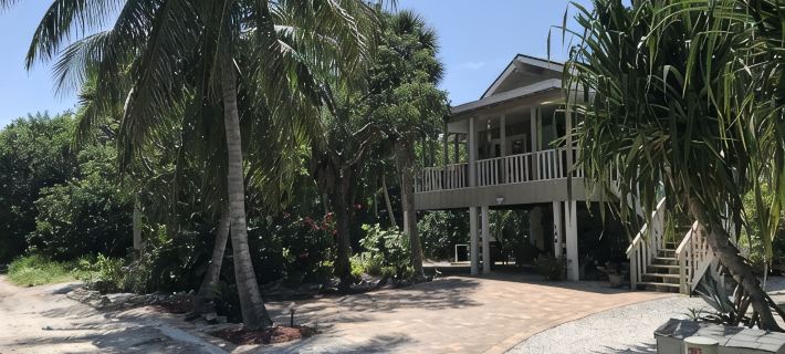 Romantic beach home with golf cart Remodeled Coastal charm Hotels in Captiva