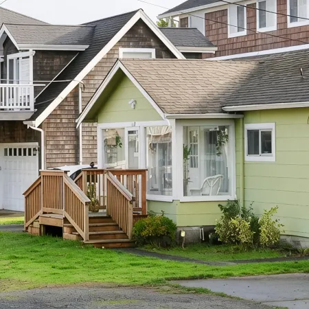 SeaBreeze Bungalow  - 1/2 Block to Beach - Pets OK!  Private Home - Fully Fenced