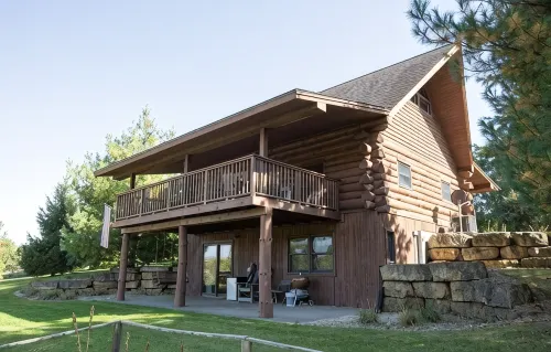Beautiful rustic and secluded cabin on a dead end lane and close to Galena, IL. - 3-stjärniga