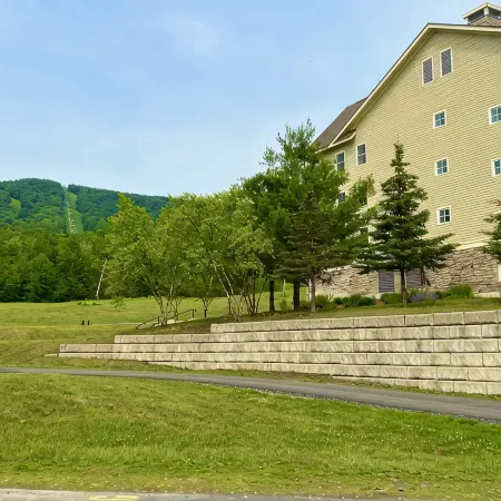 Okemo's Jackson Gore-1 Bedroom Condo /Direct Ski Access. Walk to Pool & hot tubs