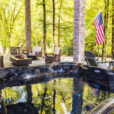 Cabin on Nantahala River with Hot Tub