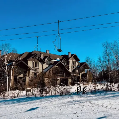 Apres Ski Luxury SKI-IN/OUT HUNTER MOUNTAIN Slopeside STEPS to Ski School Lodge