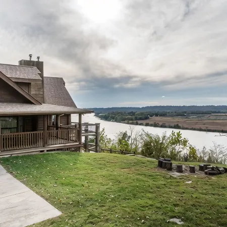 Riverview Log Cabin Lodge Near Creation Museum & Arc Encounter
