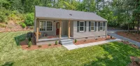 Bright New Cozy Cottage -  1/2 mi from downtown. - Homestays