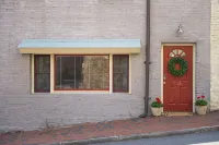 Downtown Lynchburg Studio 114 & Parking Spot - 4 ดาว