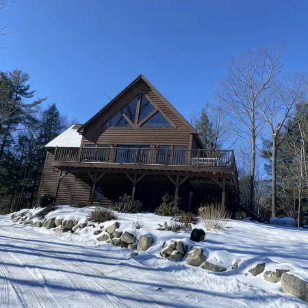 Njoy Charm - Gorgeous Family and Pet Friendly Home