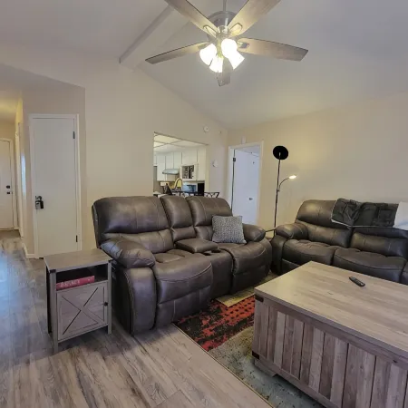 Charming 3-bedroom house with AC, WiFi King Suite in Lawton/Ft. Sill