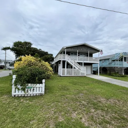 Cozy 3 Bedroom Cottage in Nags Head -- Extra Apt with BR + BA Available
