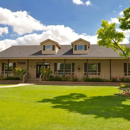 Luxury Living in a Country Setting and Minutes to Lubbock!