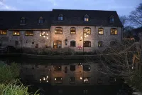 Egypt Mill Hotel and Restaurant - parking