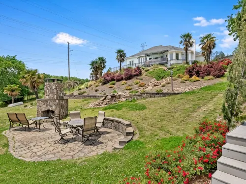 Beautiful Waterfront Home with abundant outdoor seating, pool, hot tub, grill - Homestays