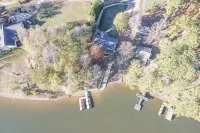 Peaceful Pet Friendly 3BR 2BA Cottage w/ dock! - Wifi
