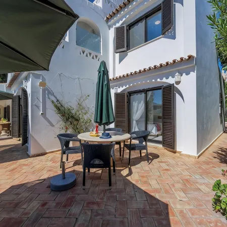 Luxury 4-Bed Villa with Heated Pool & Rooftop Sea Views –400m from Coelha Beach