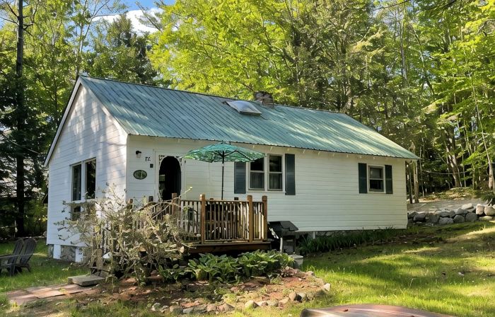 Lovely, Lake Front 2-Bedroom Cabin with Porch and Dock on Saturday Pond