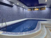 Queens Hotel - Pools