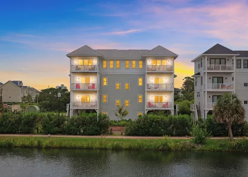 10 Br, Sleeps 26, Panoramic Views, Walk to Beach + Boardwalk, Directly on Lake - 4-Star