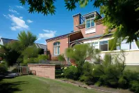 Lowena Cafe and Accommodation - Homestays