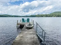 Family & Dog-Friendly Lakeside Retreat 15-Min to Mount Sunapee - 3-Star
