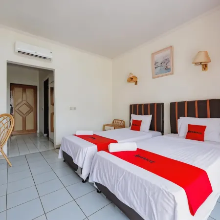 RedDoorz Plus Near Tugu Mercusuar Anyer
