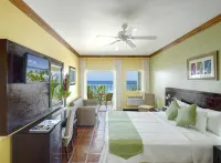 Coconut Court Beach Hotel - parking