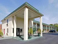 Super 8 by Wyndham Ashburn